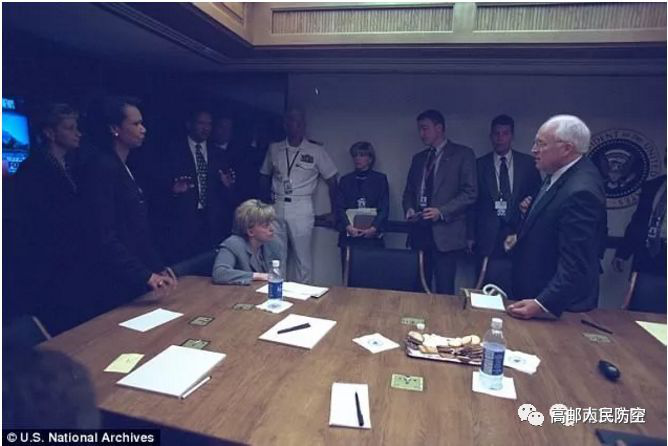 特朗普曾在抗議者包圍白宮期間躲進(jìn)地堡，如何應(yīng)急？(圖9)
